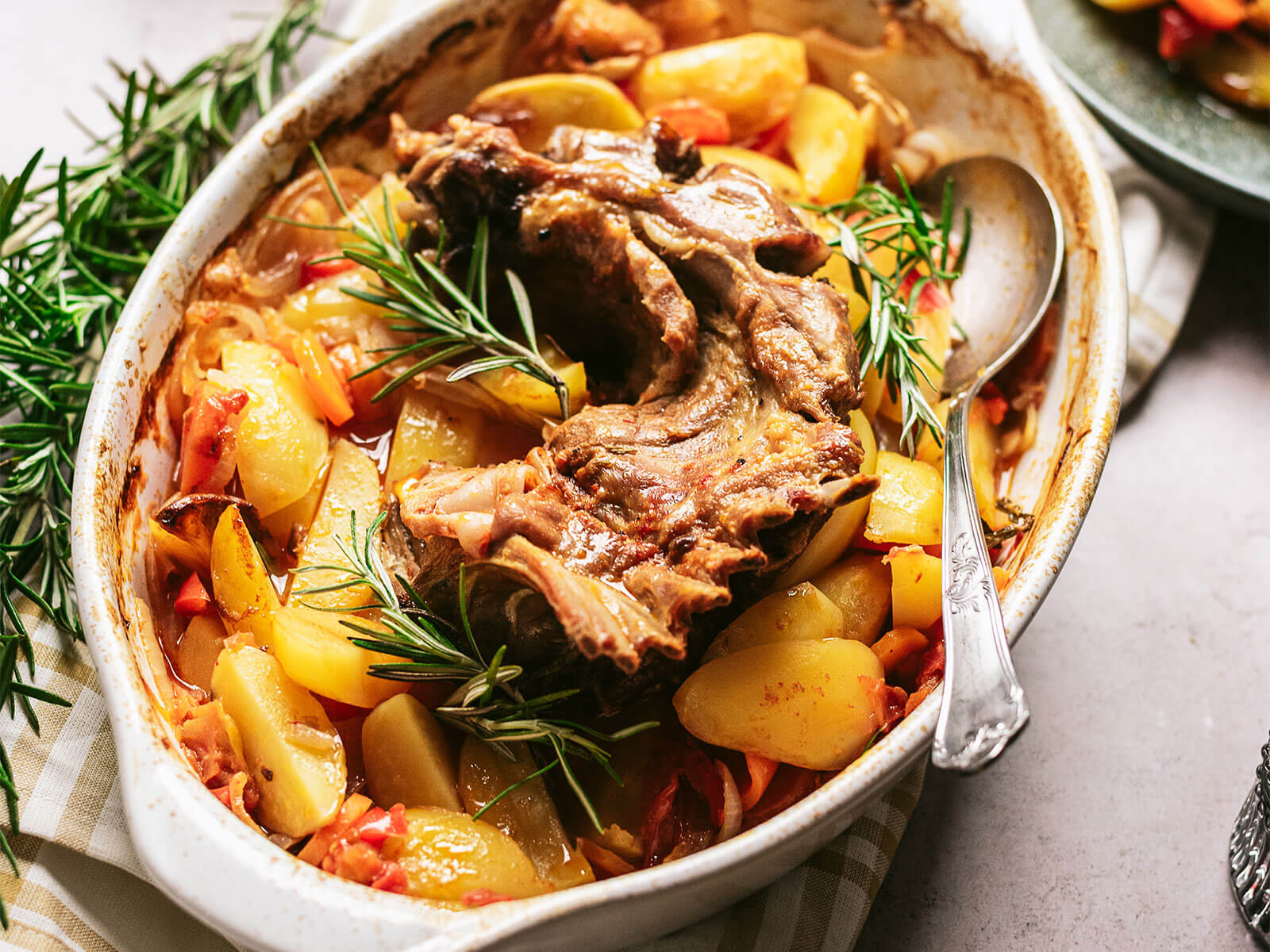 Cabrito Assado no Forno com Batatas